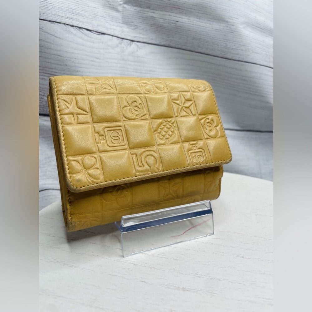 SOLD- CHANEL lambskin bifold wallet w/ COA - Picture 2 of 10